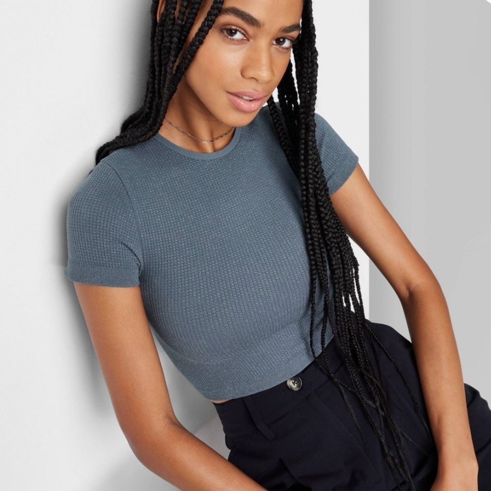 NWT Wild Fable Women's Short Sleeve Seamless Baby T-
Shirt Crop Dark Blue XXS